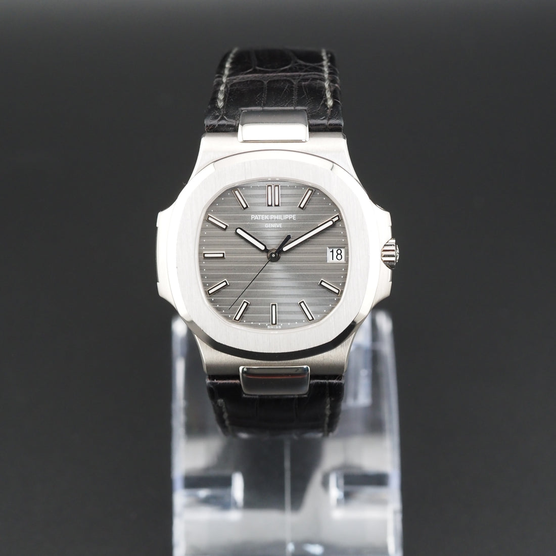 Patek Philippe Nautilus 40mm Full Set Nautilus 5711G-001