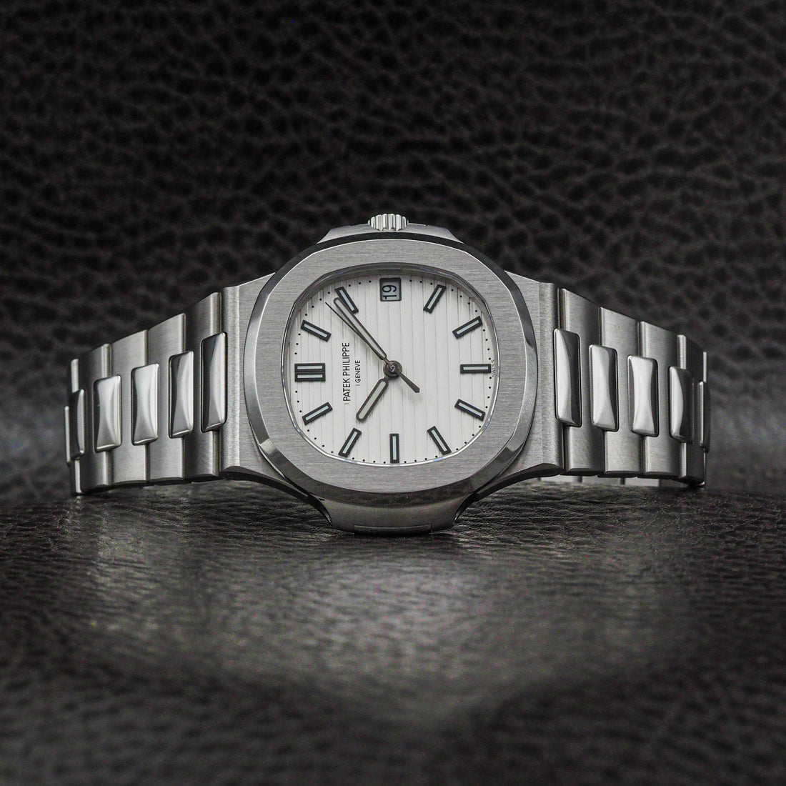 Patek Philippe Nautilus 5711/1A White-Piano Full Set 2014