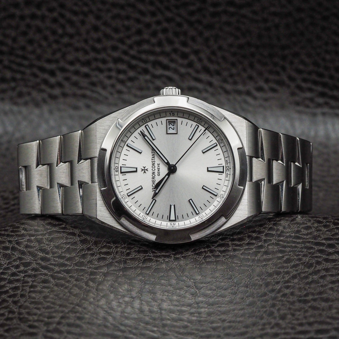 Vacheron Constantin Overseas White Dial Full Set Year 2023