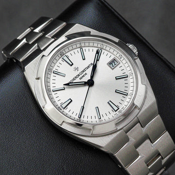 Vacheron Constantin Overseas White Dial Full Set Year 2023
