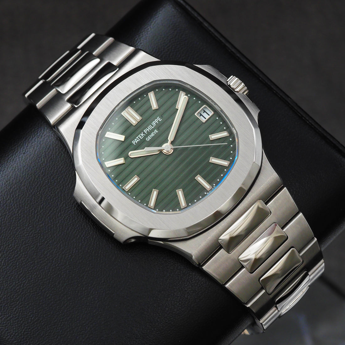 Patek 5711/1A Olive Green 2023 Unworn Full Set – 2026 Service + 2YR Warranty